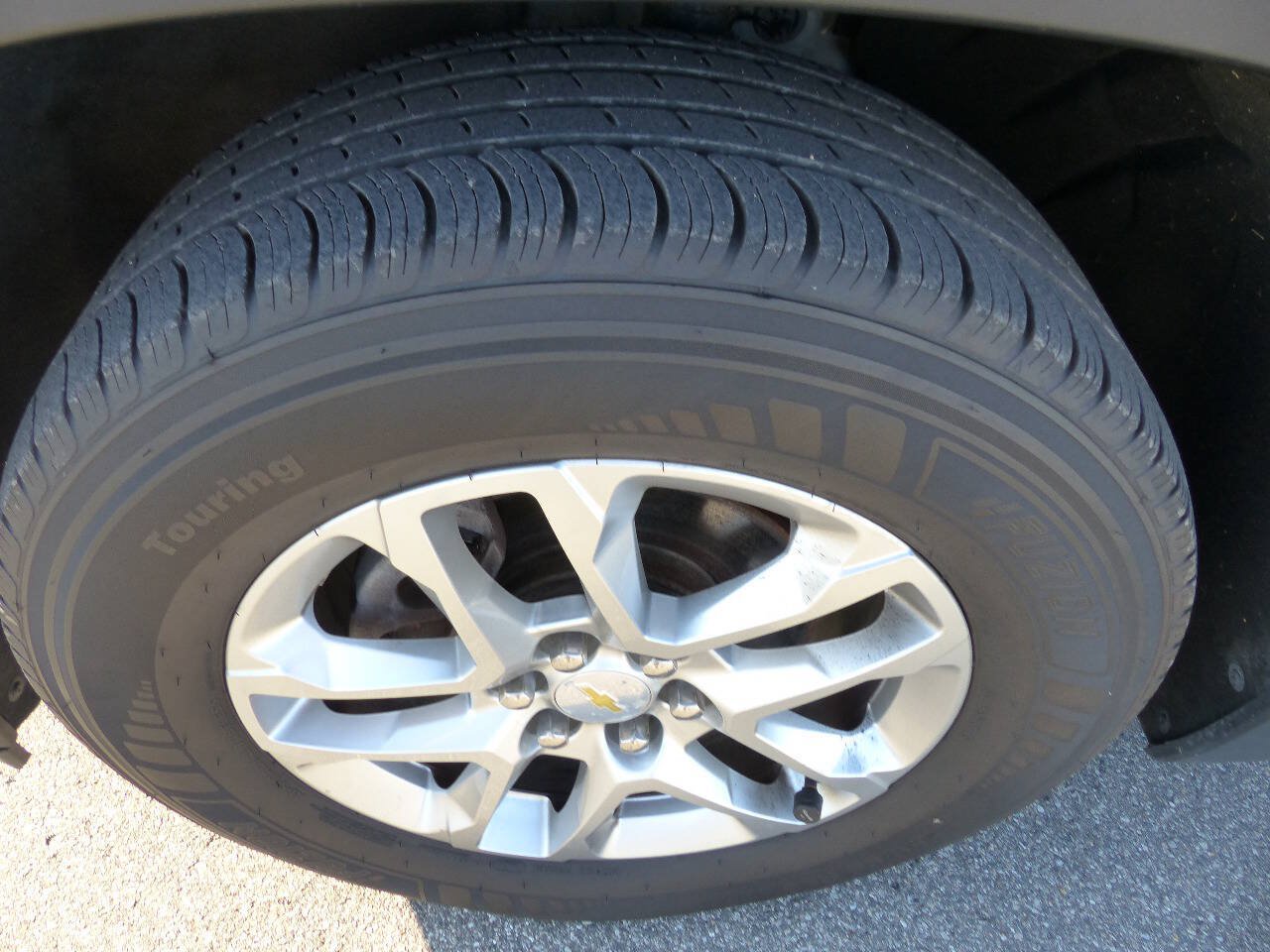 Used 2019 Chevrolet Traverse LT FWD image 15