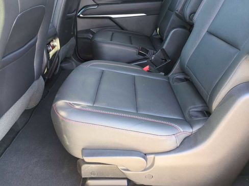 Used 2024 Chevrolet Traverse Z71 image 25