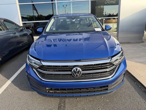 Used 2024 Volkswagen Jetta SE image 2