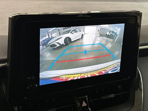 Used 2023 Toyota Corolla LE image 18