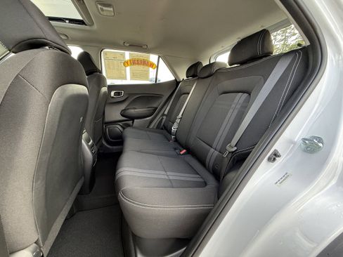 Used 2025 Hyundai Venue SEL FWD image 20