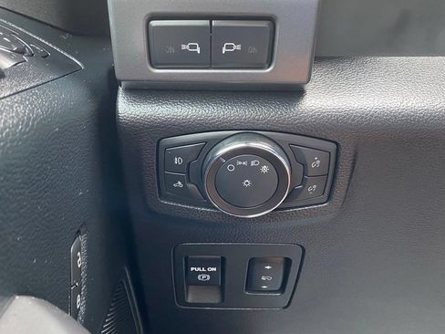 Used 2019 Ford F150 XLT w/ Equipment Group 302A Luxury AWD/4WD image 29