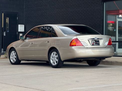 Used 2001 Toyota Avalon XL image 3