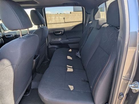 Used 2017 Toyota Tacoma TRD Off-Road w/ Premium & Technology Package image 17