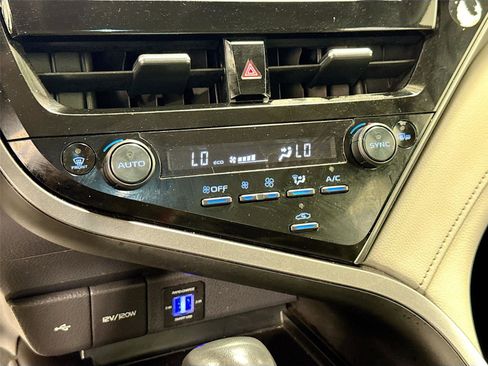 Used 2023 Toyota Camry SE image 15