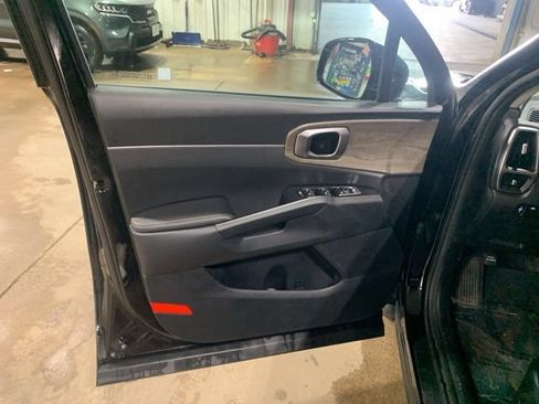 Used 2023 Kia Sorento S AWD/4WD image 23