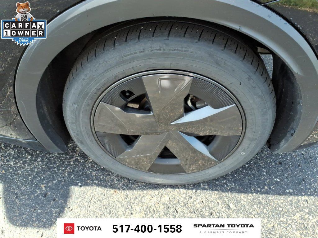 Used 2025 Toyota Prius LE FWD image 11