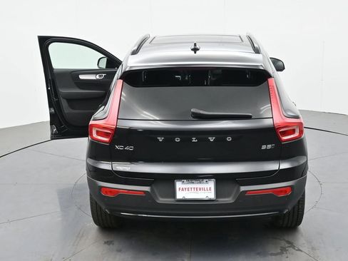 Used 2024 Volvo XC40 B5 Core image 24