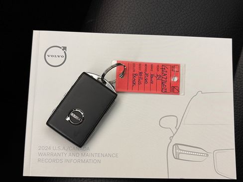 Used 2024 Volvo XC60 B5 Plus image 33