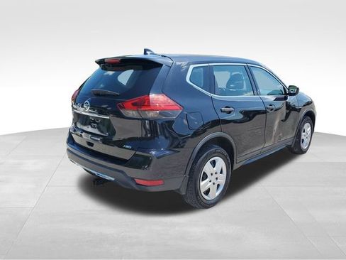 Used 2017 Nissan Rogue S AWD/4WD image 4