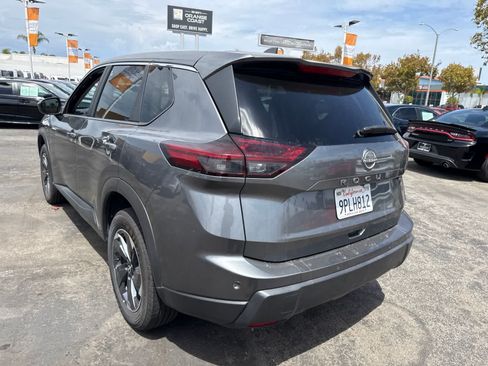Used 2025 Nissan Rogue SV FWD image 18