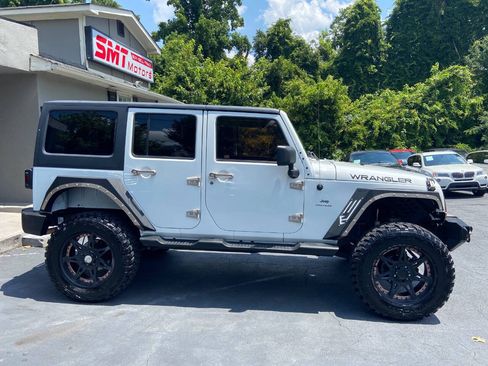 Used 2013 Jeep Wrangler Unlimited Sahara AWD/4WD image 5