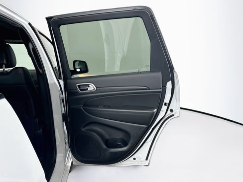 Used 2022 Jeep Grand Cherokee Laredo X RWD image 30