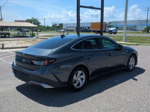 Used 2025 Hyundai Sonata SE FWD image 5