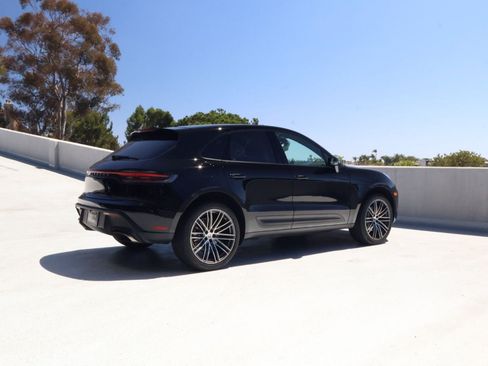 Certified 2024 Porsche Macan AWD/4WD image 8