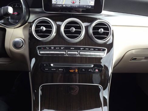 Used 2018 Mercedes-Benz GLC 300 4MATIC image 22