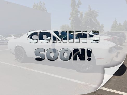Used 2016 Dodge Challenger R/T RWD image 1
