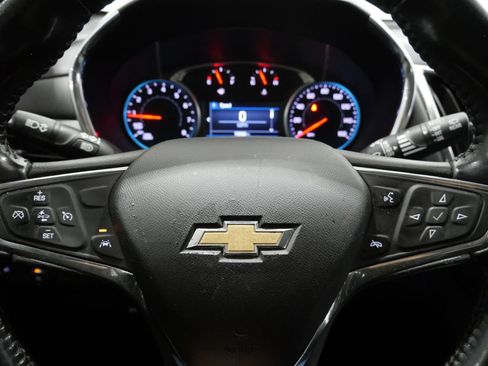 Used 2020 Chevrolet Equinox LT w/ Sport Edition FWD image 16