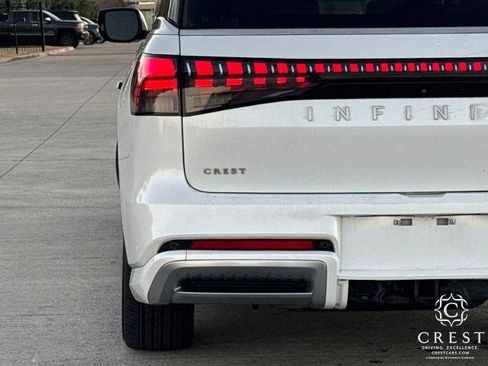 Certified 2025 INFINITI QX80 Luxe image 5