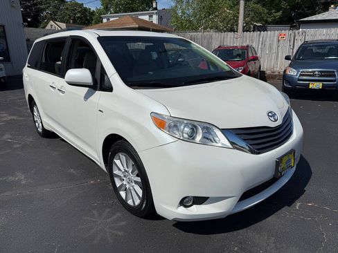 Used 2017 Toyota Sienna XLE w/ XLE Navigation Package AWD/4WD image 50