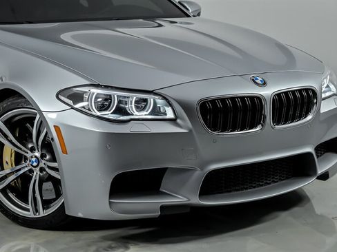 Used 2016 BMW M5 RWD image 3