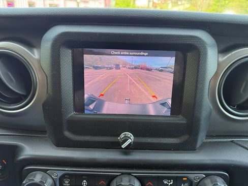 Used 2020 Jeep Gladiator Sport w/ Quick Order Package 24S AWD/4WD image 18