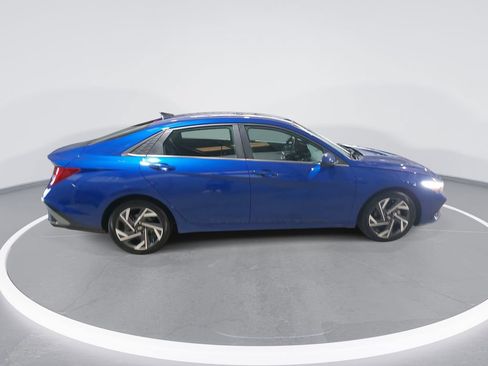 Certified 2024 Hyundai Elantra SEL w/ Convenience Package FWD image 4