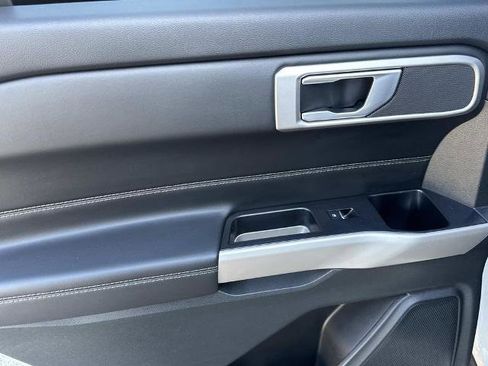 Certified 2023 Ford Explorer XLT image 13