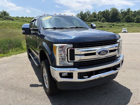 Used 2017 Ford F250 XLT w/ XLT Premium Package AWD/4WD image 7