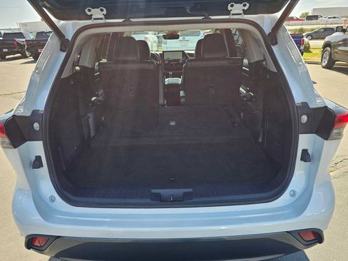 Used 2023 Toyota Highlander Limited FWD image 16