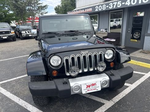 Used 2010 Jeep Wrangler Unlimited Sahara AWD/4WD image 12
