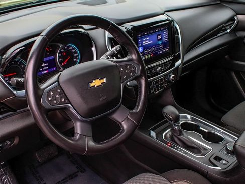 Used 2021 Chevrolet Traverse LT image 15