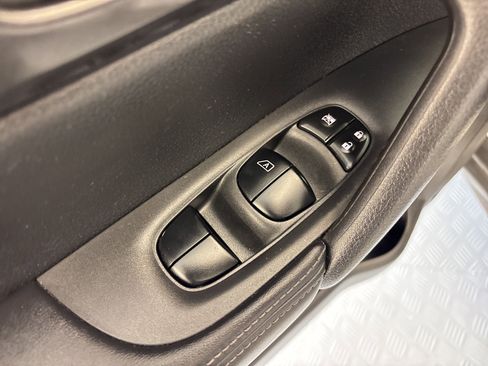Used 2017 Nissan Rogue SV FWD image 7