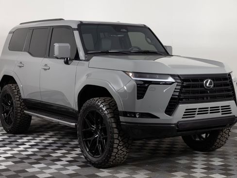 Used 2025 Lexus GX 550 w/ Accessory Package (2T) AWD/4WD image 11