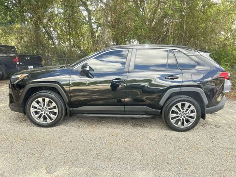 Used 2022 Toyota RAV4 XLE Premium FWD image 4