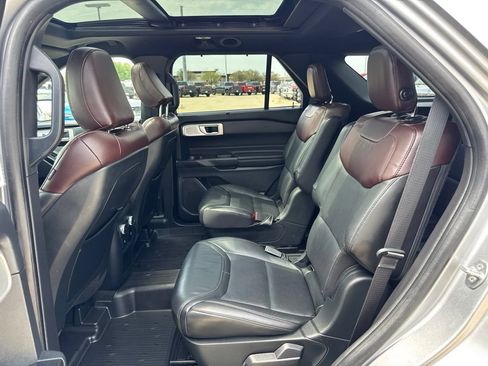 Certified 2020 Ford Explorer Platinum w/ Premium Technology Package AWD/4WD image 23