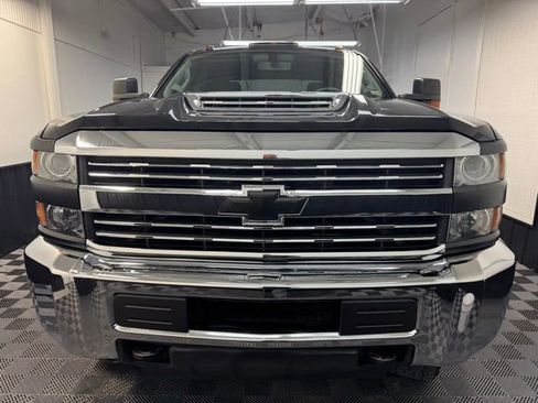 Used 2019 Chevrolet Silverado 2500 W/T w/ WT Convenience Package AWD/4WD image 2