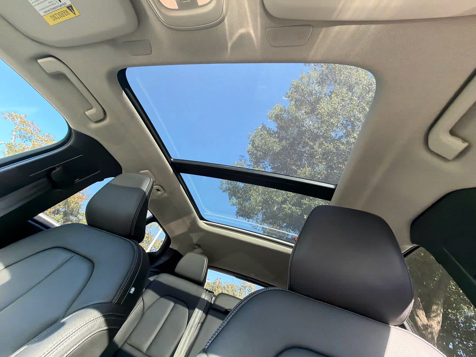Used 2023 Volvo XC40 B5 Plus w/ Climate Package AWD/4WD image 26
