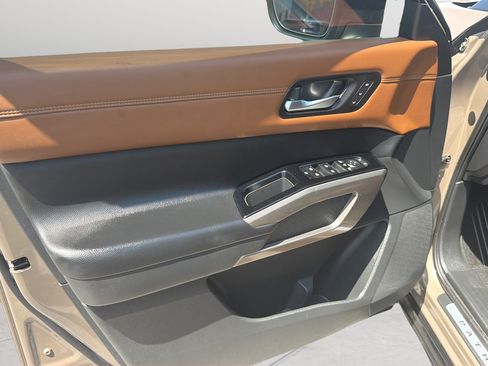 Used 2024 Nissan Pathfinder Platinum FWD image 19