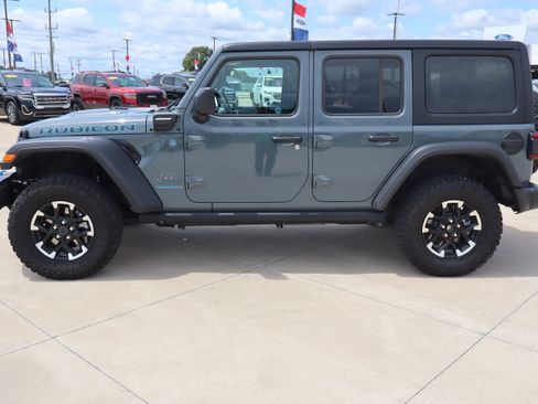 Used 2025 Jeep Wrangler Unlimited Rubicon 4xe w/ Safety Group AWD/4WD image 8