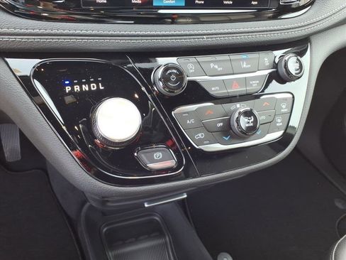 New 2026 Chrysler Pacifica Select image 14