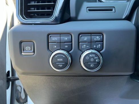 Used 2024 GMC Sierra 1500 AT4 w/ AT4 Premium Package AWD/4WD image 16