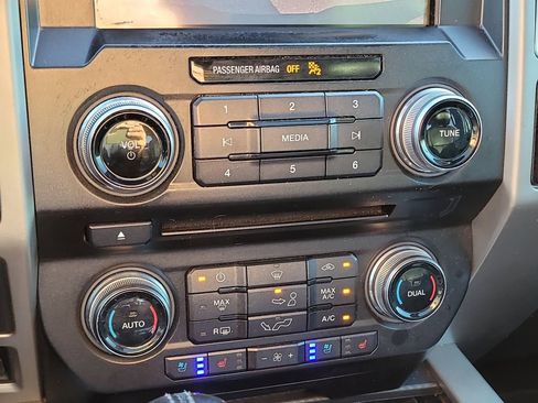 Used 2018 Ford F150 Lariat w/ Equipment Group 502A Luxury image 23