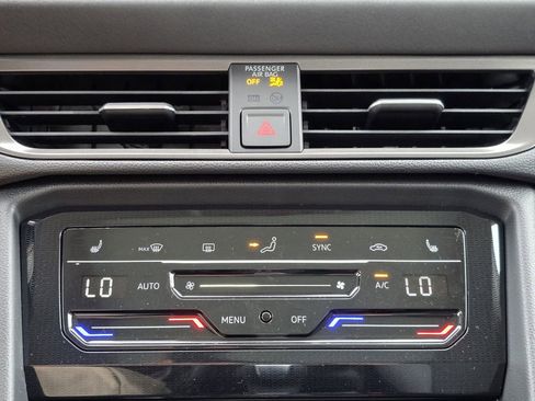 New 2026 Volkswagen Taos SE FWD image 17