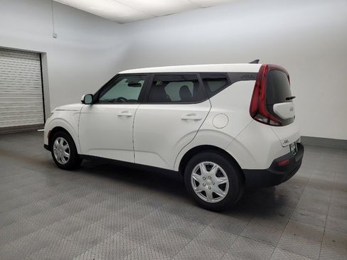 Used 2022 Kia Soul LX image 3