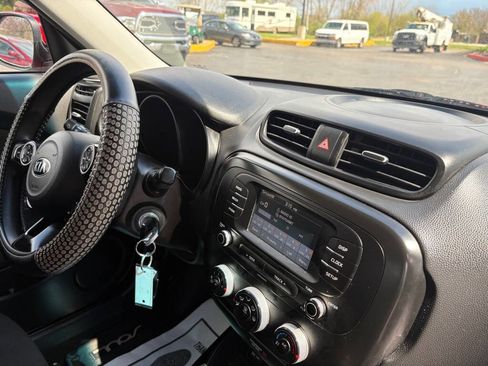 Used 2019 Kia Soul FWD image 25