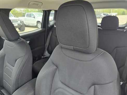 Used 2018 Jeep Renegade Latitude w/ Cold Weather Group AWD/4WD image 27