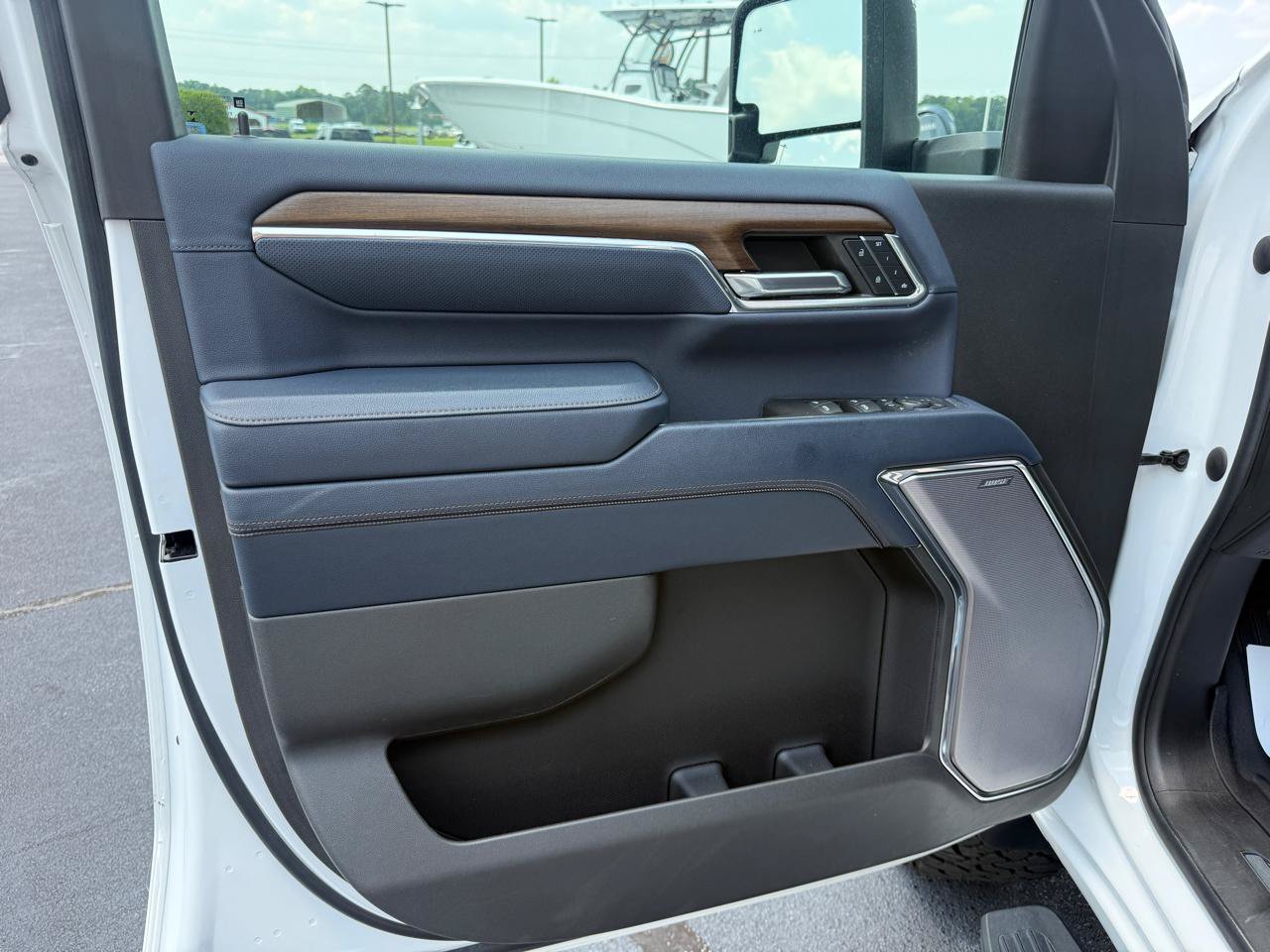 Used 2024 Chevrolet Silverado 2500 High Country w/ High Country Premium Package AWD/4WD image 8