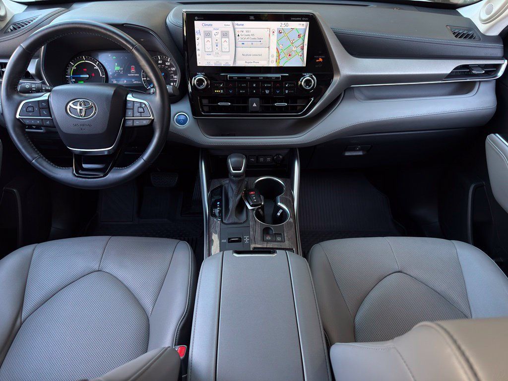 Used 2021 Toyota Highlander Limited FWD image 12