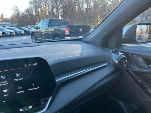 Used 2025 Chevrolet Equinox LT image 29